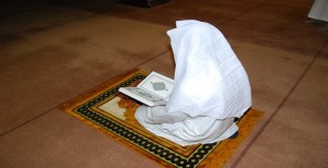 Praying_The_Holy_Quran_by_billax
